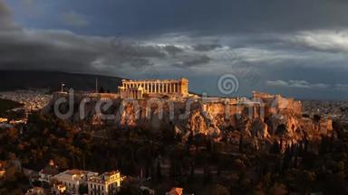 日落时著名的帕台农神庙和卫城的空中上升镜头。 <strong>希腊</strong>雅典